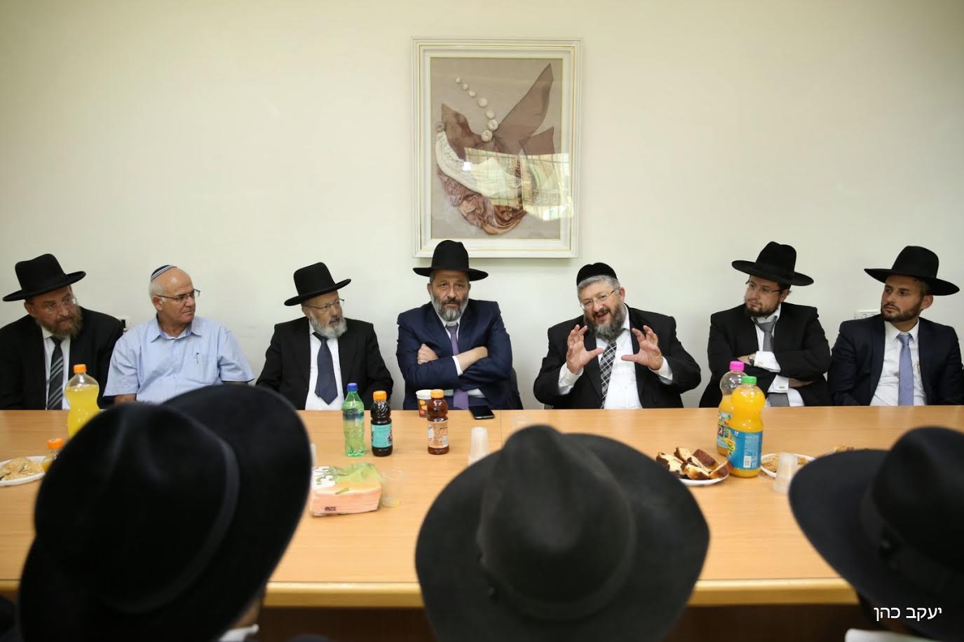 הרב דרעי, עם אחיו, רבה של באר שבע, הרב יהודה דרעי (צילום: יעקב כהן)